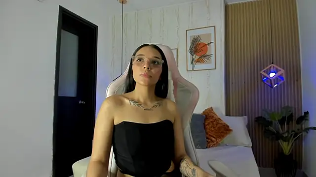 Snapshot of Roseaurora chatting on November 2025 07:39:02 PM Roseaurora online show from November 2025 07:39:02 PM