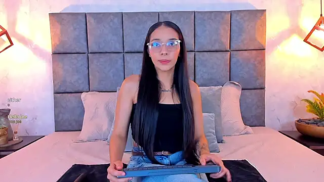 Roseaurora online show from April 2026 11:13:01 AM