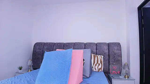 sweegirl69 online show from November 2025 12:04:01 PM