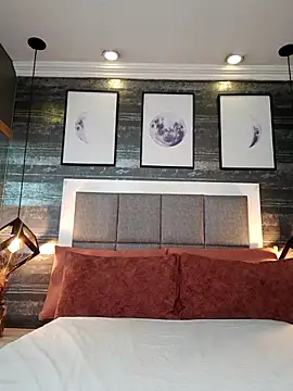 SophieCurves online show from September 2025 06:19:02 PM