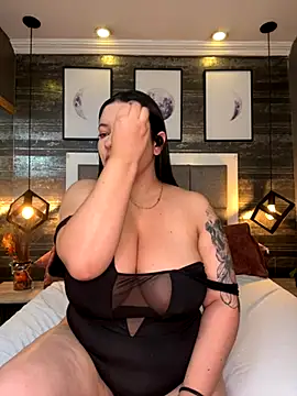 SophieCurves online show from October 2025 02:47:02 PM