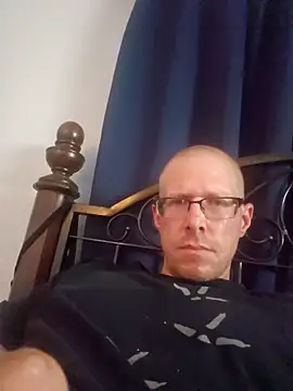 MrLeakyHelmet online show from September 2025 04:17:01 PM