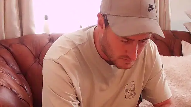 Londonlad818 online show from September 2025 01:24:02 PM