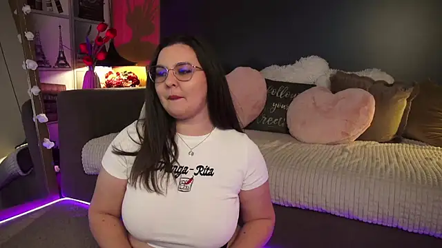 Mia Swano online show from March 2026 01:00:02 AM