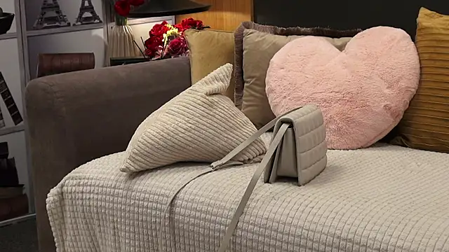 Mia Swano online show from April 2026 11:50:01 PM