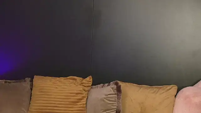 Mia Swano online show from April 2026 01:29:01 AM