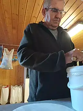 Oldmenhot66 online show from November 2025 07:53:01 AM