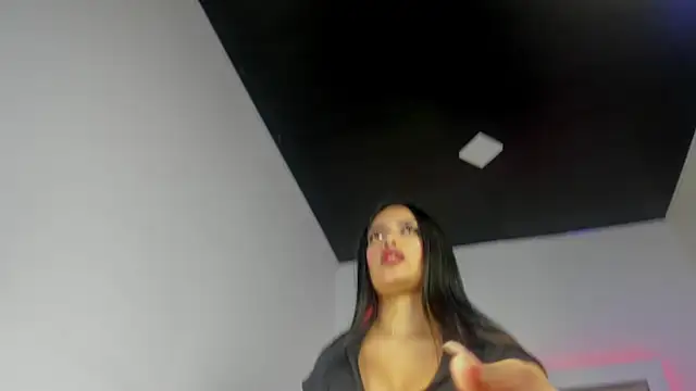 Snapshot of Miss__pretty chatting on December 2025 03:33:02 AM Miss pretty online show from December 2025 03:33:02 AM