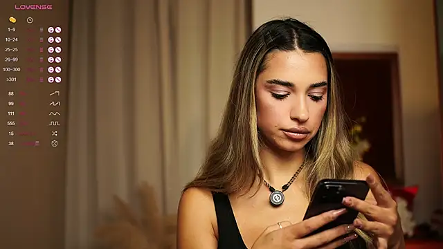 ItalianGirl online show from October 2025 07:00:01 PM