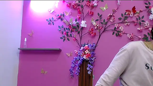 skinnysofia18 online show from October 2025 01:23:04 PM