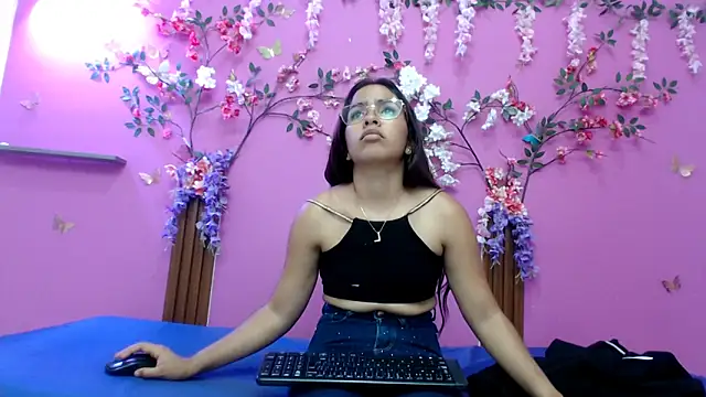 skinnysofia18 online show from March 2026 01:29:02 PM