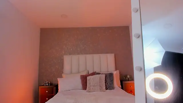 KaylieBrooks online show from November 2025 06:28:02 PM