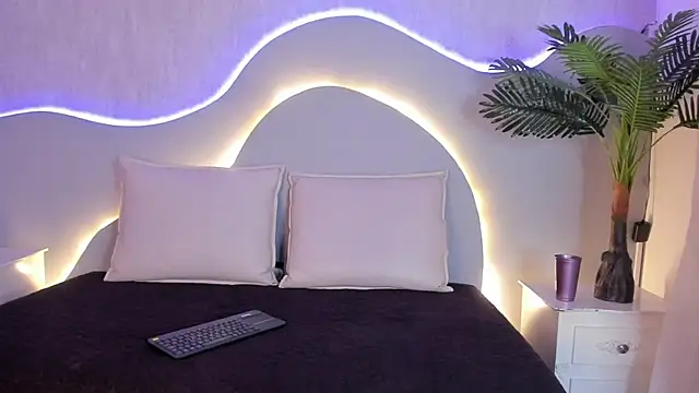 Snapshot of CannelaSmith chatting on February 2026 07:42:02 PM CannelaSmith online show from February 2026 07:42:02 PM