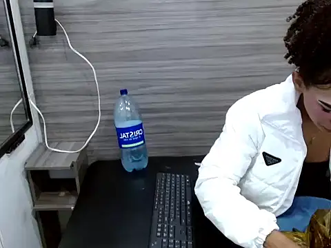 Snapshot of Penelopee_Rouse chatting on December 2025 07:52:02 PM Penelopee Rouse online show from December 2025 07:52:02 PM