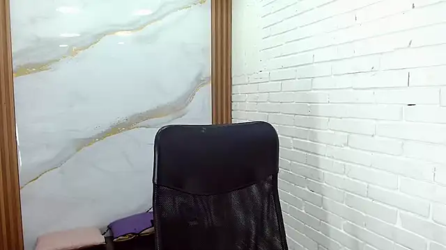 Snapshot of Penelopee_Rouse chatting on December 2025 07:29:02 PM Penelopee Rouse online show from December 2025 07:29:02 PM