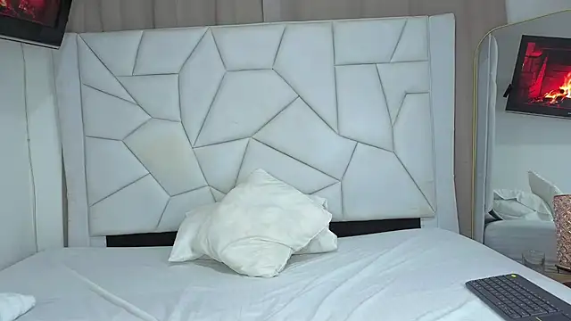 Paulaboterom online show from October 2025 04:38:02 PM