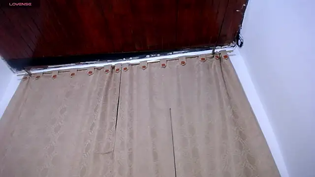 DaraKat18 online show from April 2026 10:54:02 PM