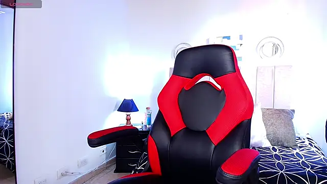 Snapshot of Naomi_Redd chatting on November 2025 07:35:02 PM Naomi Redd online show from November 2025 07:35:02 PM