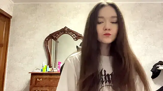 Pikmigirl18 online show from September 2025 11:58:01 AM