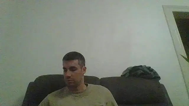 JulioIsHere4you online show from December 2025 09:20:01 PM