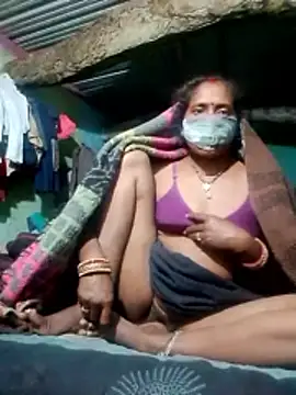 Snapshot of CUTE-004 chatting on November 2025 07:57:02 PM CUTE-004 online show from November 2025 07:57:02 PM