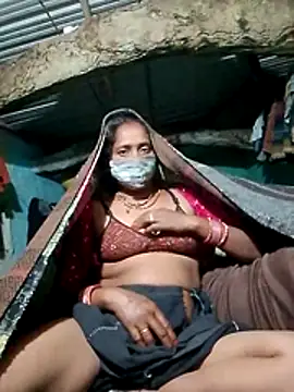 Snapshot of CUTE-004 chatting on November 2025 04:00:02 PM CUTE-004 online show from November 2025 04:00:02 PM