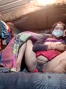 Snapshot of CUTE-004 chatting on February 2026 06:44:01 PM CUTE-004 online show from February 2026 06:44:01 PM