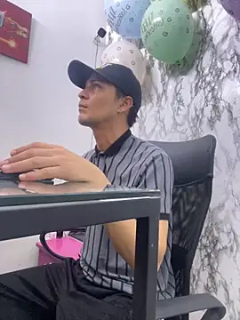 Snapshot of StevenHumps chatting on October 2025 05:15:02 AM StevenHumps online show from October 2025 05:15:02 AM