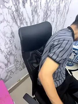 Snapshot of StevenHumps chatting on October 2025 04:15:01 AM StevenHumps online show from October 2025 04:15:01 AM