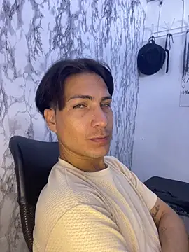 Snapshot of StevenHumps chatting on October 2025 07:49:02 AM StevenHumps online show from October 2025 07:49:02 AM