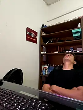 Snapshot of StevenHumps chatting on November 2025 02:56:02 AM StevenHumps online show from November 2025 02:56:02 AM