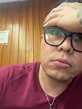 Luis0930h online show from September 2025 11:38:01 PM