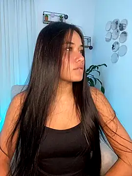 Snapshot of AlisxxnFx chatting on November 2025 04:35:01 AM AlisxxnFx online show from November 2025 04:35:01 AM