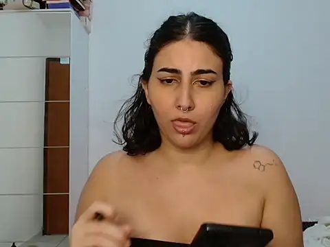 Snapshot of ApenasLys chatting on April 2026 12:48:01 AM ApenasLys online show from April 2026 12:48:01 AM