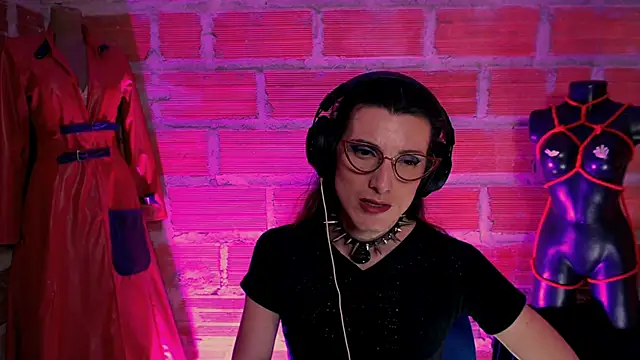 Snapshot of Moira-Hot chatting on July 2026 04:51:02 AM Moira-Hot online show from July 2026 04:51:02 AM