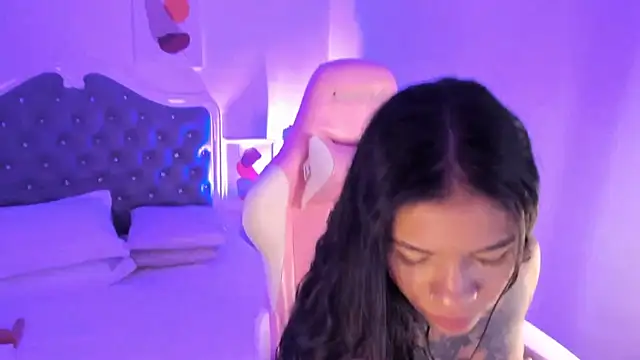 Snapshot of _Sharloth_ chatting on September 2025 12:49:02 PM Sharloth online show from September 2025 12:49:02 PM