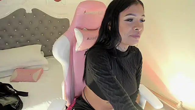 Snapshot of _Sharloth_ chatting on October 2025 12:36:02 PM Sharloth online show from October 2025 12:36:02 PM