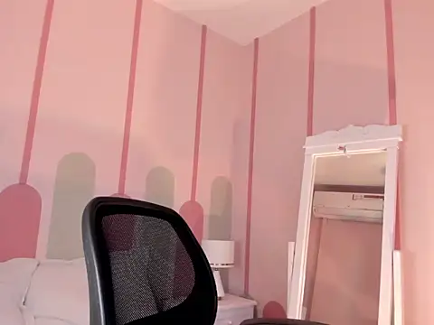 Snapshot of _Sharloth_ chatting on October 2025 01:23:01 PM Sharloth online show from October 2025 01:23:01 PM