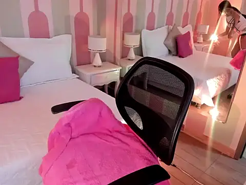 Snapshot of _Sharloth_ chatting on November 2025 01:33:01 PM Sharloth online show from November 2025 01:33:01 PM