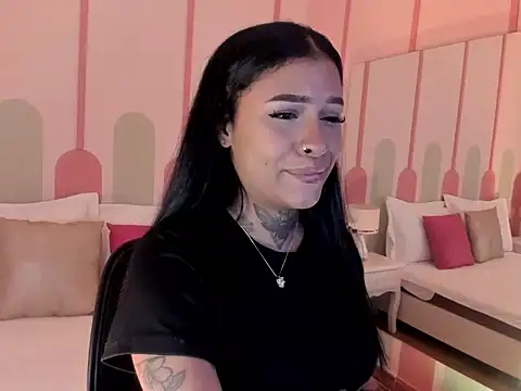 Snapshot of _Sharloth_ chatting on November 2025 01:22:01 PM Sharloth online show from November 2025 01:22:01 PM