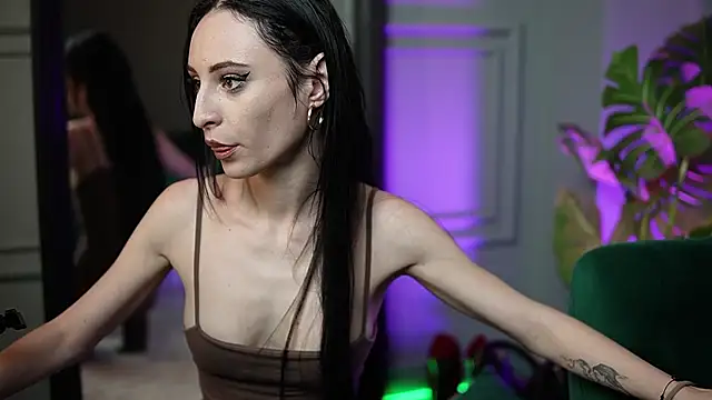 Snapshot of SaraiAngel chatting on December 2025 09:00:01 PM SaraiAngel online show from December 2025 09:00:01 PM