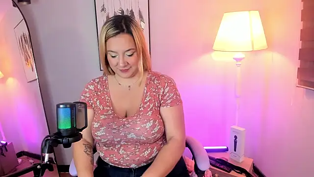 hollie joliie online show from February 2026 12:16:01 PM