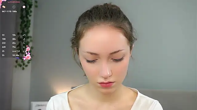 Snapshot of ZeniaBolich chatting on November 2025 01:49:01 AM ZeniaBolich online show from November 2025 01:49:01 AM