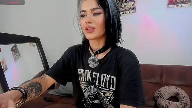 Snapshot of La_Diabla_111_ chatting on April 2026 06:47:01 PM La Diabla 111 online show from April 2026 06:47:01 PM