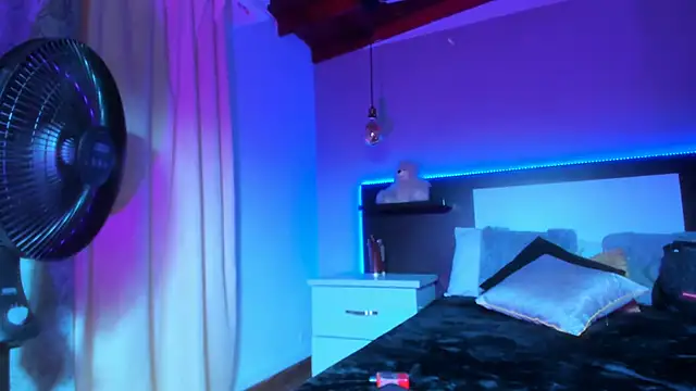 eriikjoness online show from September 2025 01:57:02 PM