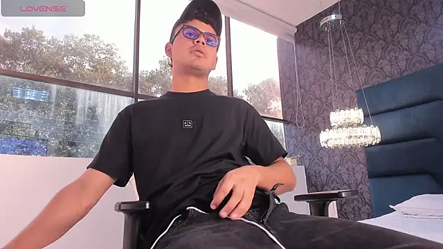 Snapshot of Tthiago_cruz chatting on November 2025 08:16:01 PM Tthiago cruz online show from November 2025 08:16:01 PM