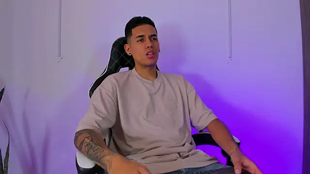 Nickyblazze  online show from September 2025 02:07:02 PM