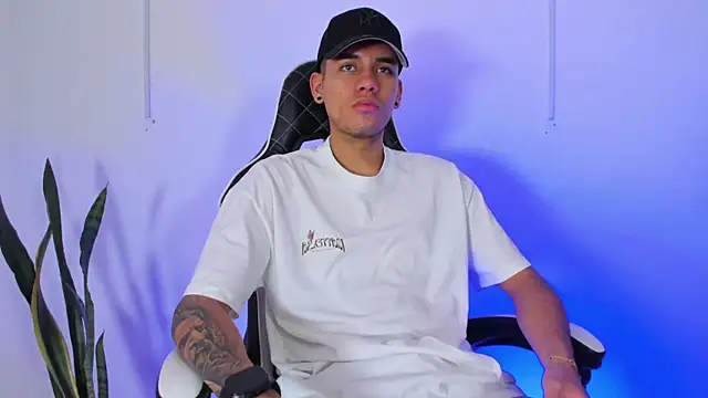 Nickyblazze  online show from September 2025 01:47:02 PM