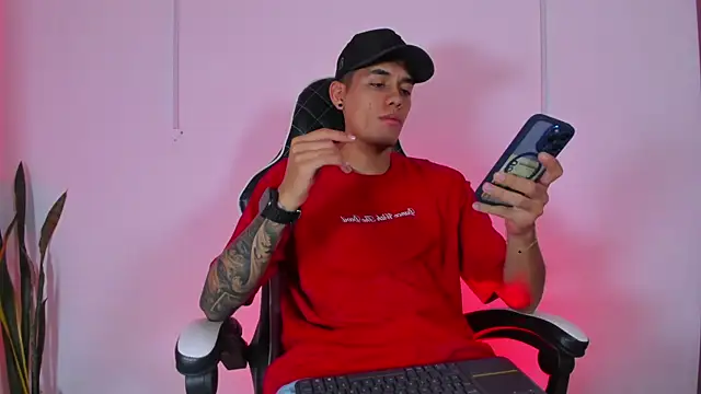 Nickyblazze  online show from September 2025 11:32:02 PM