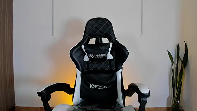 Nickyblazze  online show from October 2025 12:33:01 PM